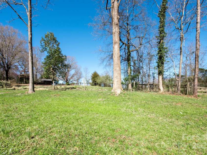 534 Kirby Lane, Matthews, NC 28104.  MLS# CAR4229062, YatesRealty ID 2539. 