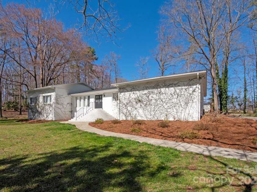 534 Kirby Lane, Matthews, NC 28104.  MLS# CAR4229062, YatesRealty ID 2539. 
