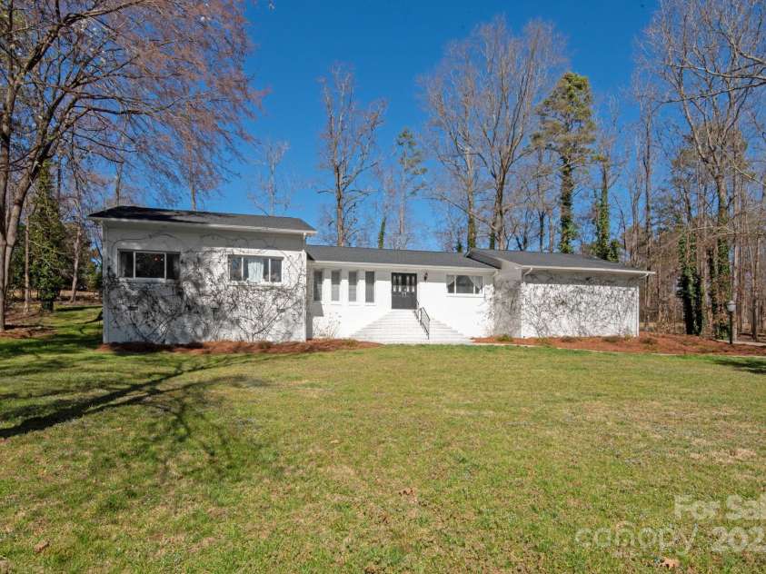 534 Kirby Lane, Matthews, NC 28104.  MLS# CAR4229062, YatesRealty ID 2539. 