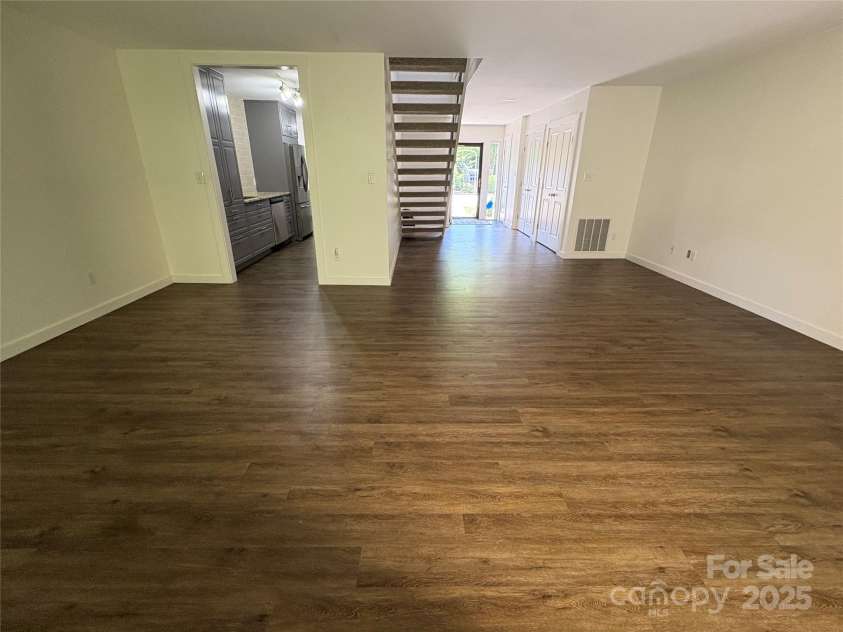 609 Crowfields Lane, Asheville, NC 28803.  MLS# CAR4278322, YatesRealty ID 25391. 