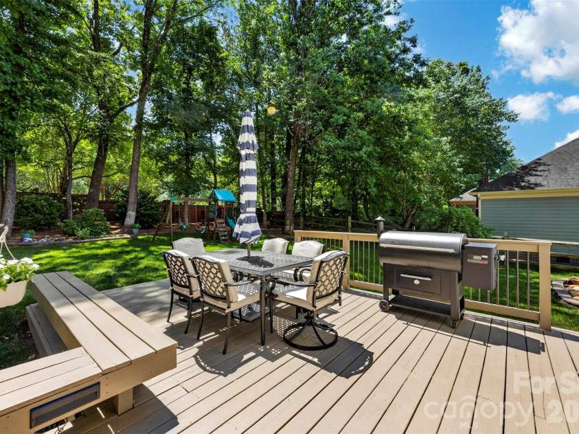 7618 Wingmont Drive, Charlotte, NC 28269.  MLS# CAR4382505, YatesRealty ID 25391. Back Deck
