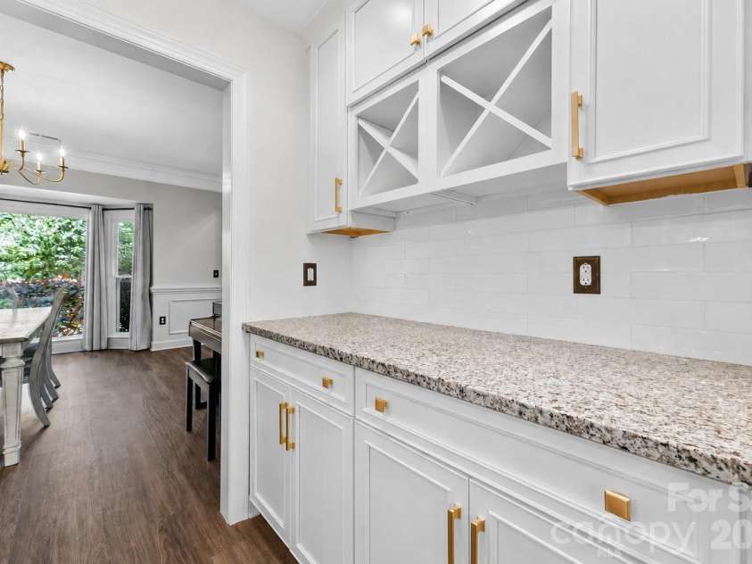 7618 Wingmont Drive, Charlotte, NC 28269.  MLS# CAR4382505, YatesRealty ID 25391. Butlers Pantry