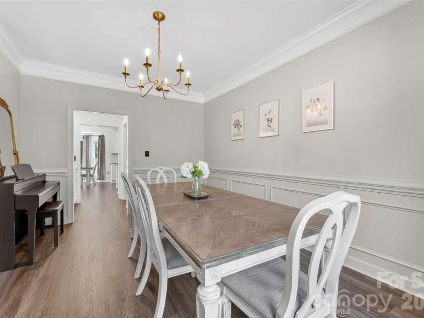7618 Wingmont Drive, Charlotte, NC 28269.  MLS# CAR4382505, YatesRealty ID 25391. Dining Room