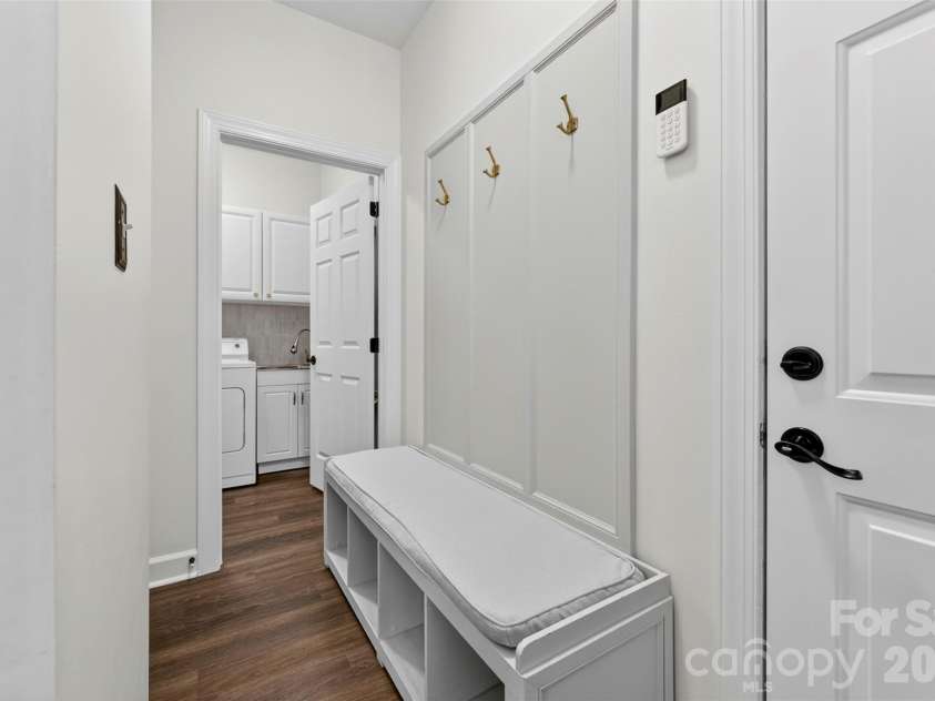 7618 Wingmont Drive, Charlotte, NC 28269.  MLS# CAR4382505, YatesRealty ID 25391. Drop Zone