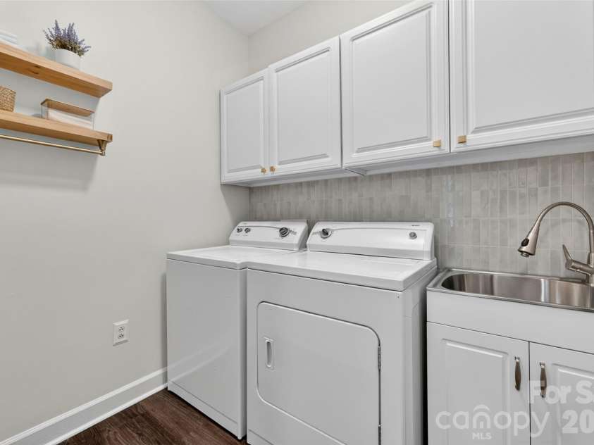 7618 Wingmont Drive, Charlotte, NC 28269.  MLS# CAR4382505, YatesRealty ID 25391. Laundry Room