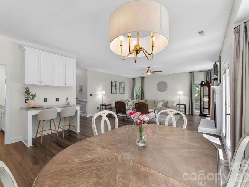 7618 Wingmont Drive, Charlotte, NC 28269.  MLS# CAR4382505, YatesRealty ID 25391. Open Layout
