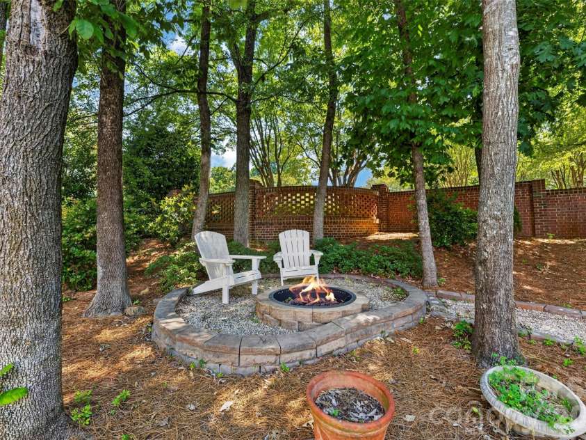 7618 Wingmont Drive, Charlotte, NC 28269.  MLS# CAR4382505, YatesRealty ID 25391. Outdoor Fire Pit