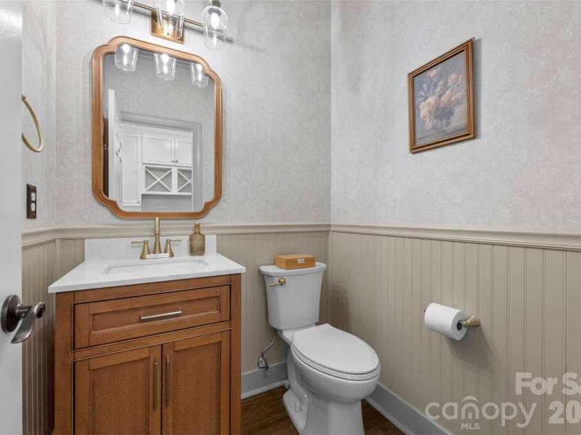 7618 Wingmont Drive, Charlotte, NC 28269.  MLS# CAR4382505, YatesRealty ID 25391. Powder Room - Main Level