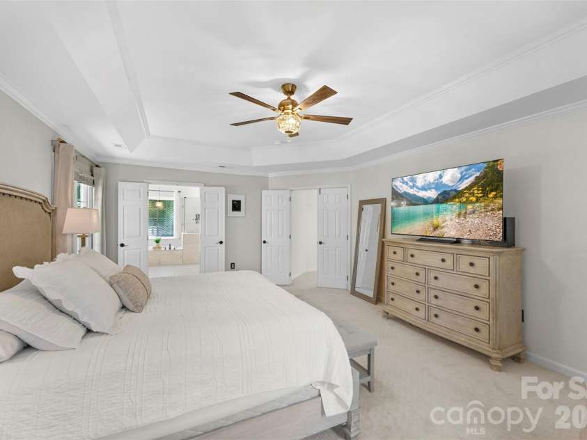 7618 Wingmont Drive, Charlotte, NC 28269.  MLS# CAR4382505, YatesRealty ID 25391. Primary Bedroom