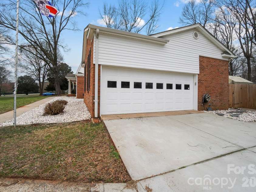 5637 Lebanon Road, Mint Hill, NC 28227.  MLS# CAR4346782, YatesRealty ID 25392. 
