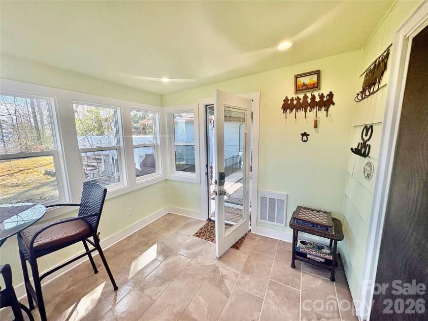 126 Ridgeview Road, Spruce Pine, NC 28777.  MLS# CAR4357070, YatesRealty ID 25393. 