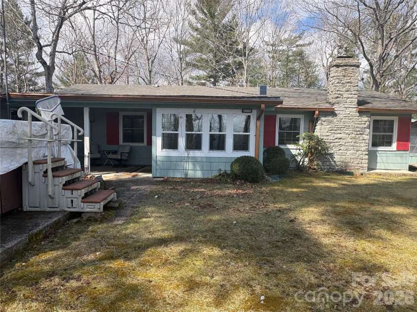 126 Ridgeview Road, Spruce Pine, NC 28777.  MLS# CAR4357070, YatesRealty ID 25393. 