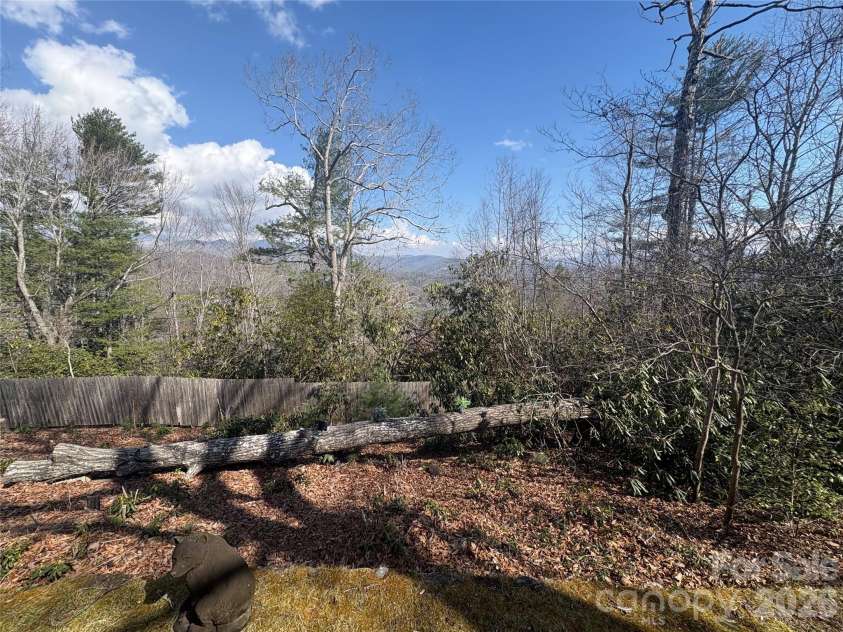 126 Ridgeview Road, Spruce Pine, NC 28777.  MLS# CAR4357070, YatesRealty ID 25393. 