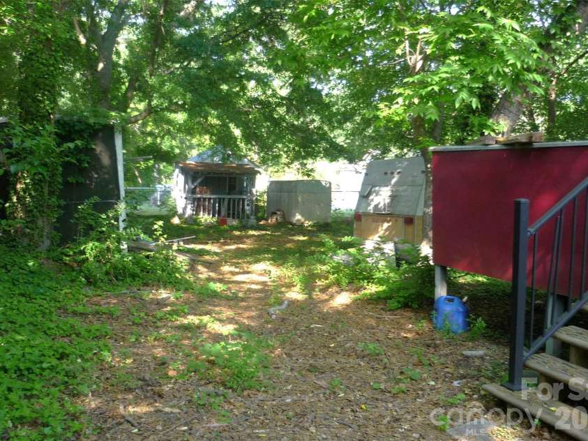 407 Pear Street, Gastonia, NC 28054.  MLS# CAR4385036, YatesRealty ID 25394. 