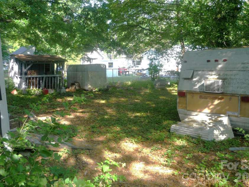 407 Pear Street, Gastonia, NC 28054.  MLS# CAR4385036, YatesRealty ID 25394. 