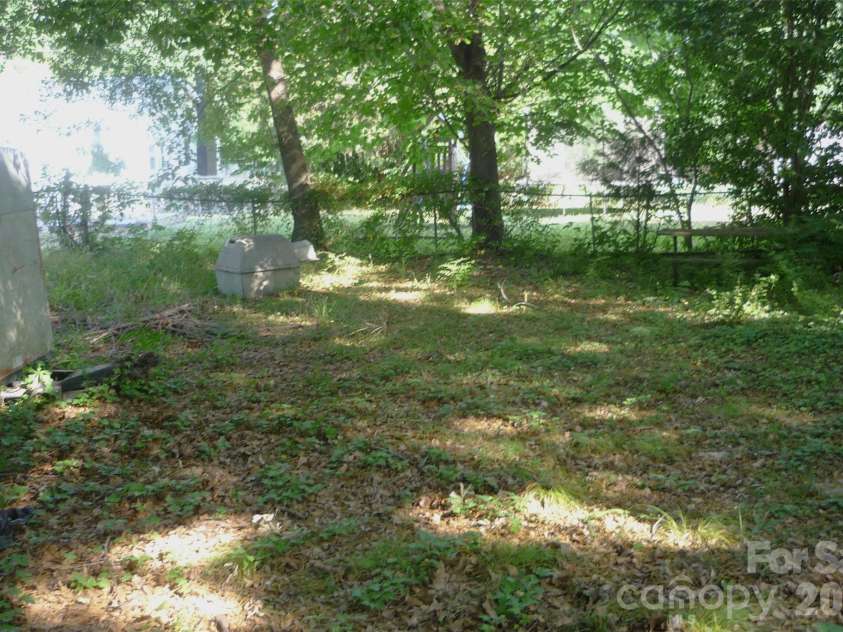 407 Pear Street, Gastonia, NC 28054.  MLS# CAR4385036, YatesRealty ID 25394. 