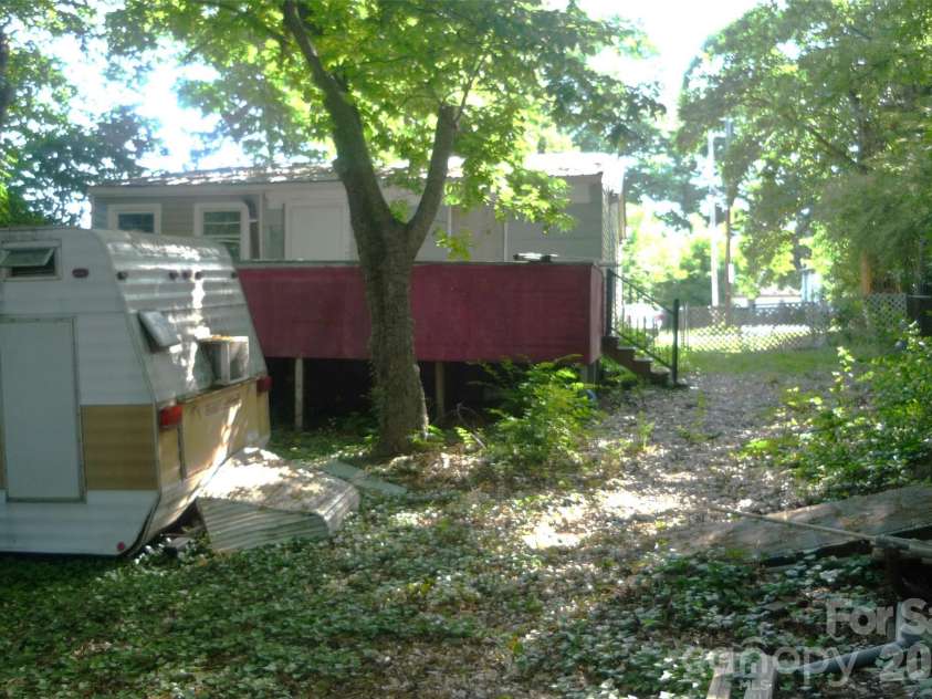 407 Pear Street, Gastonia, NC 28054.  MLS# CAR4385036, YatesRealty ID 25394. 