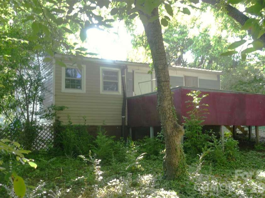 407 Pear Street, Gastonia, NC 28054.  MLS# CAR4385036, YatesRealty ID 25394. 