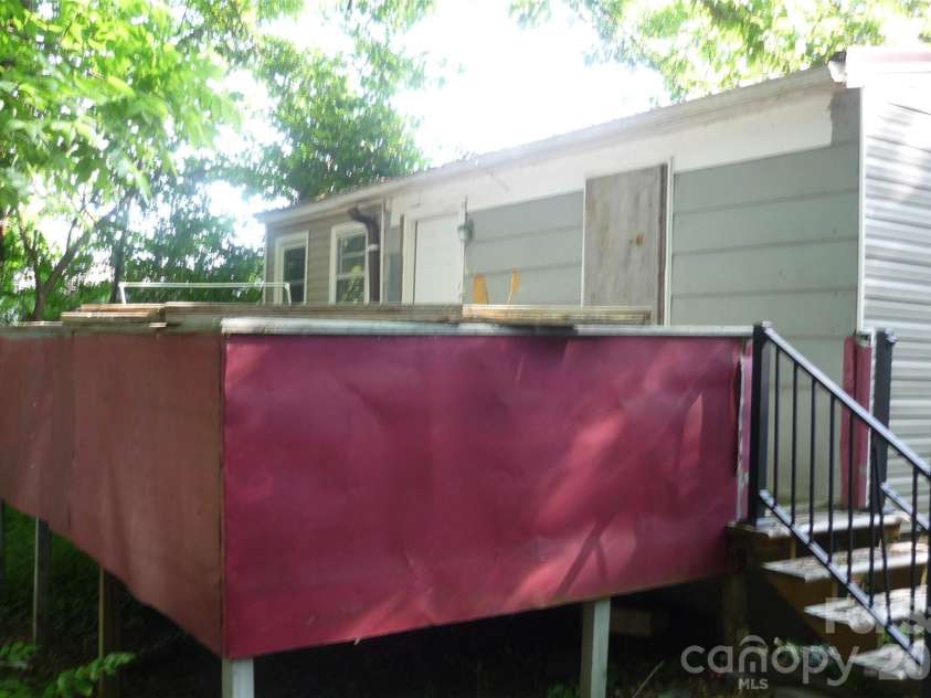407 Pear Street, Gastonia, NC 28054.  MLS# CAR4385036, YatesRealty ID 25394. 