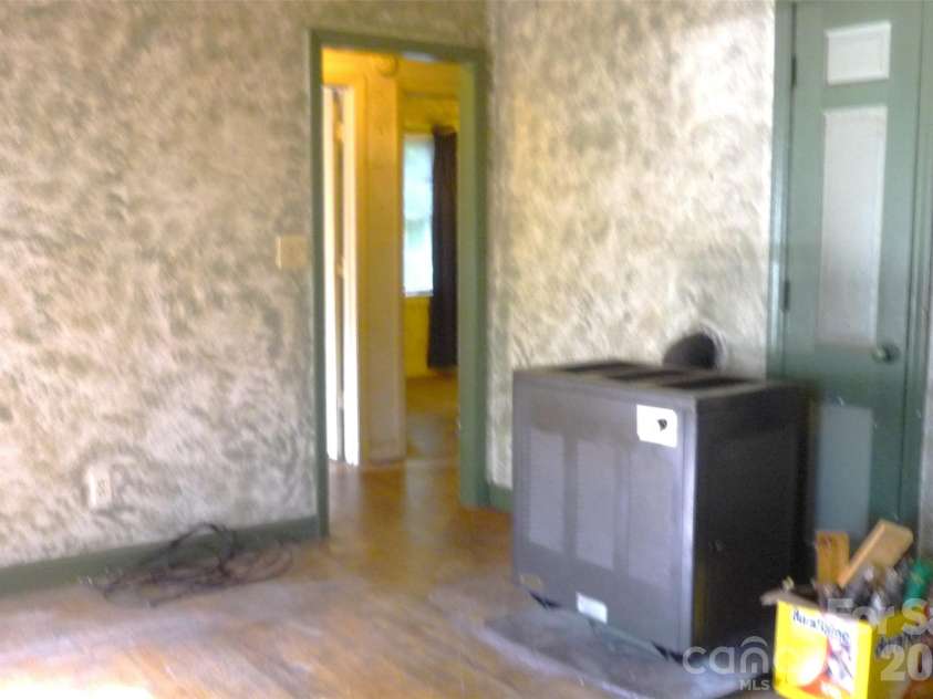 407 Pear Street, Gastonia, NC 28054.  MLS# CAR4385036, YatesRealty ID 25394. 