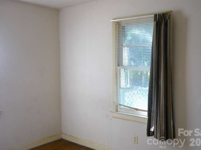 407 Pear Street, Gastonia, NC 28054.  MLS# CAR4385036, YatesRealty ID 25394. 