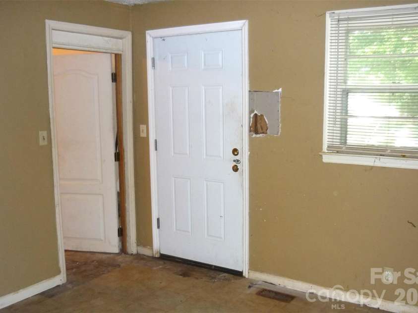 407 Pear Street, Gastonia, NC 28054.  MLS# CAR4385036, YatesRealty ID 25394. 