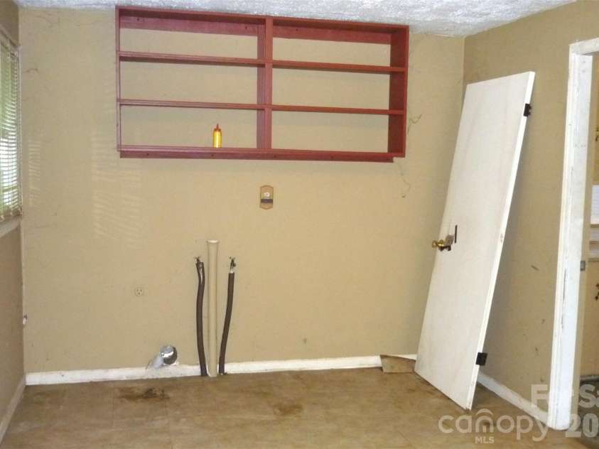 407 Pear Street, Gastonia, NC 28054.  MLS# CAR4385036, YatesRealty ID 25394. 
