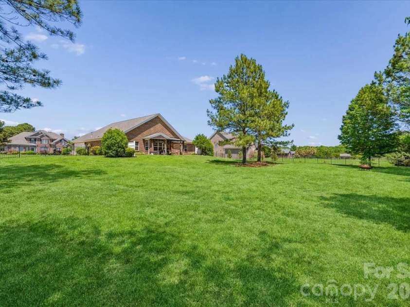 1006 Spring Rose Lane, Matthews, NC 28104.  MLS# CAR4382311, YatesRealty ID 25396. 
