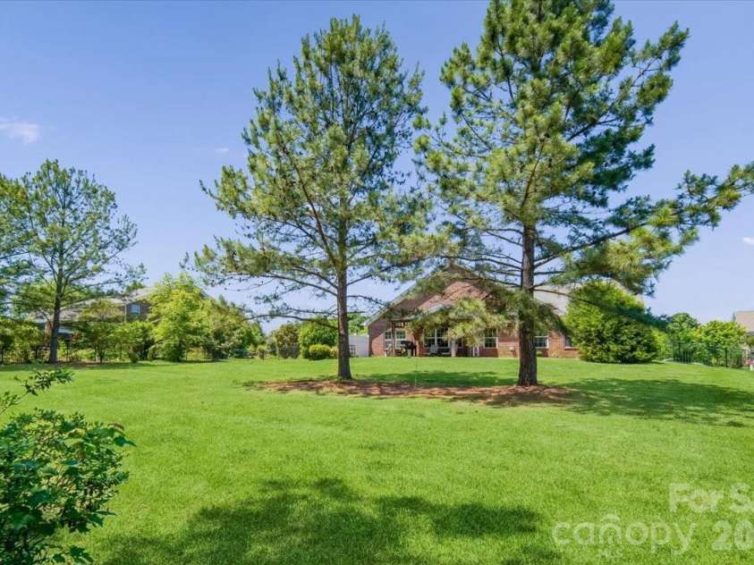 1006 Spring Rose Lane, Matthews, NC 28104.  MLS# CAR4382311, YatesRealty ID 25396. 
