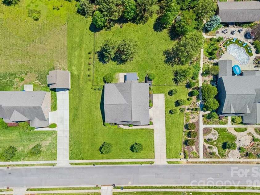 1006 Spring Rose Lane, Matthews, NC 28104.  MLS# CAR4382311, YatesRealty ID 25396. 
