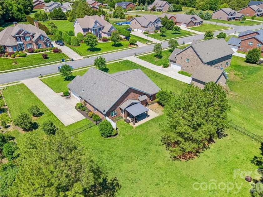 1006 Spring Rose Lane, Matthews, NC 28104.  MLS# CAR4382311, YatesRealty ID 25396. 