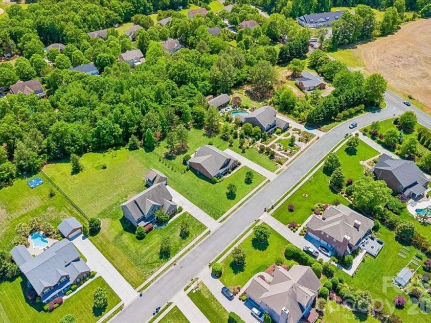 1006 Spring Rose Lane, Matthews, NC 28104.  MLS# CAR4382311, YatesRealty ID 25396. 