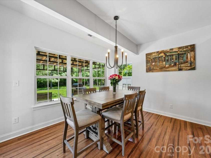 1006 Spring Rose Lane, Matthews, NC 28104.  MLS# CAR4382311, YatesRealty ID 25396. Breakfast Area