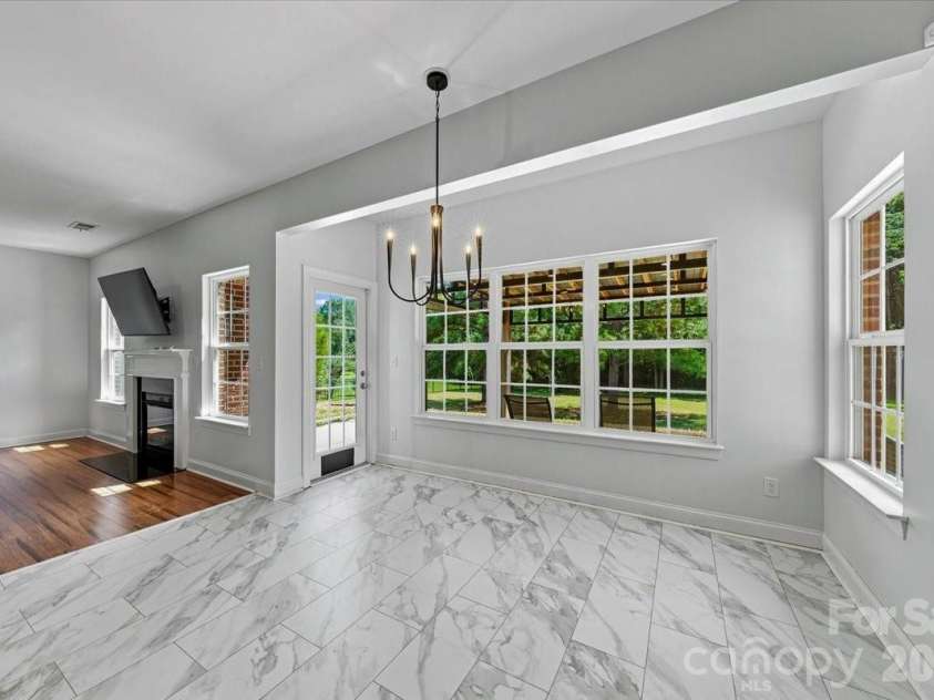 1006 Spring Rose Lane, Matthews, NC 28104.  MLS# CAR4382311, YatesRealty ID 25396. Breakfast Area *new flooring*