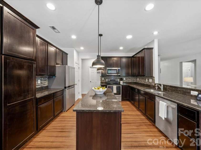 1006 Spring Rose Lane, Matthews, NC 28104.  MLS# CAR4382311, YatesRealty ID 25396. Kitchen