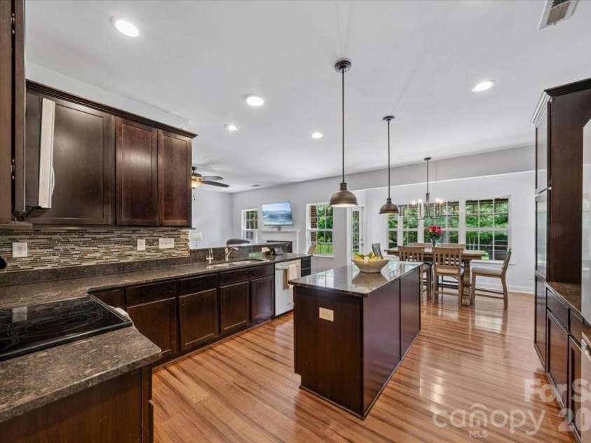 1006 Spring Rose Lane, Matthews, NC 28104.  MLS# CAR4382311, YatesRealty ID 25396. Kitchen