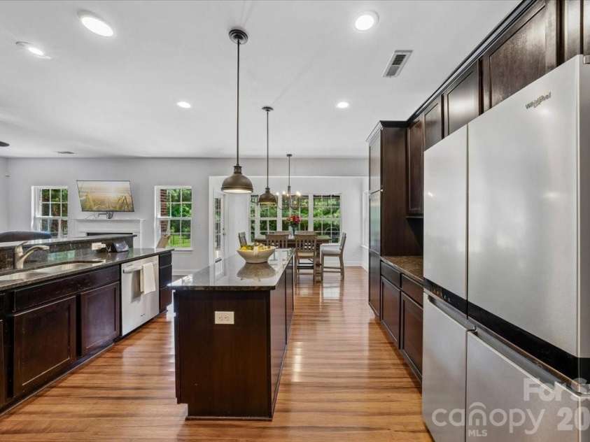 1006 Spring Rose Lane, Matthews, NC 28104.  MLS# CAR4382311, YatesRealty ID 25396. Kitchen