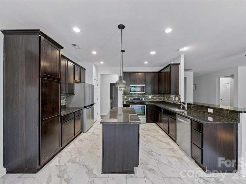 1006 Spring Rose Lane, Matthews, NC 28104.  MLS# CAR4382311, YatesRealty ID 25396. Kitchen *new flooring*