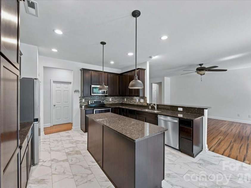 1006 Spring Rose Lane, Matthews, NC 28104.  MLS# CAR4382311, YatesRealty ID 25396. Kitchen *new flooring*