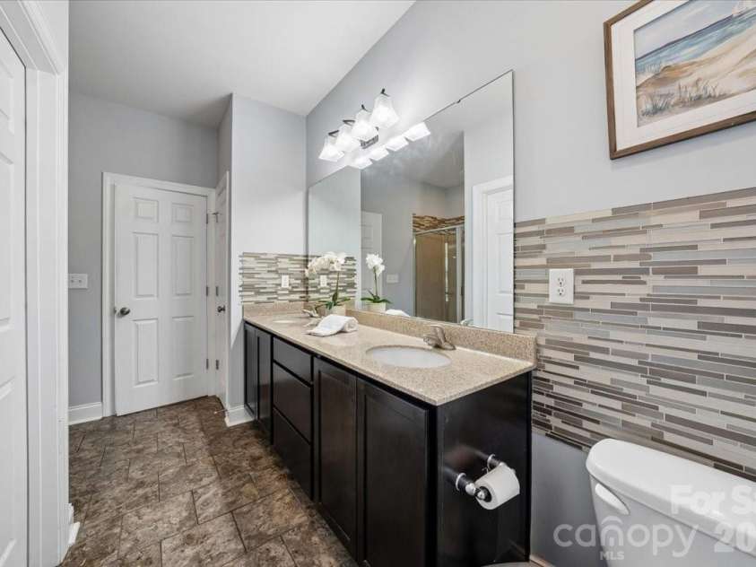 1006 Spring Rose Lane, Matthews, NC 28104.  MLS# CAR4382311, YatesRealty ID 25396. Primary Bathroom