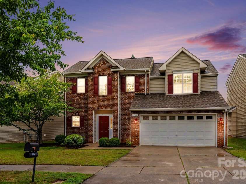 17507 Westmill Lane, Charlotte, NC 28277.  MLS# CAR4379996, YatesRealty ID 25398. 