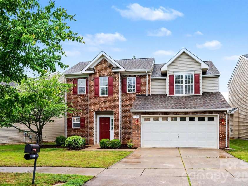 17507 Westmill Lane, Charlotte, NC 28277.  MLS# CAR4379996, YatesRealty ID 25398. 