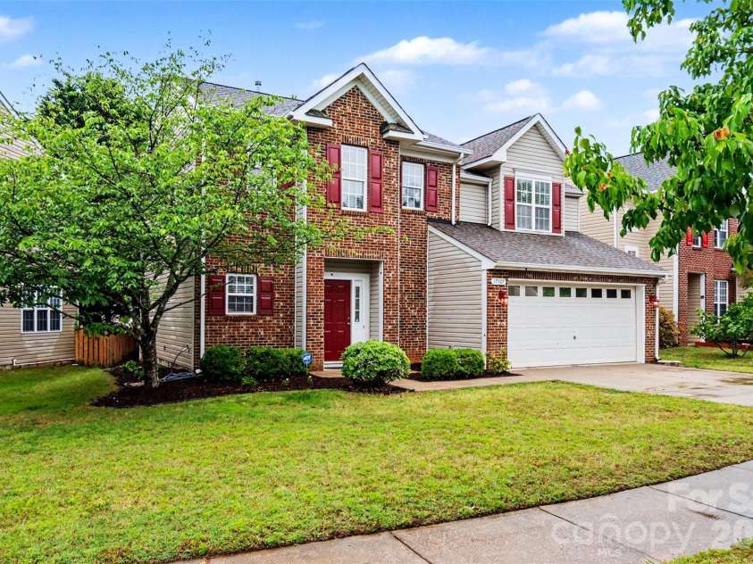 17507 Westmill Lane, Charlotte, NC 28277.  MLS# CAR4379996, YatesRealty ID 25398. 