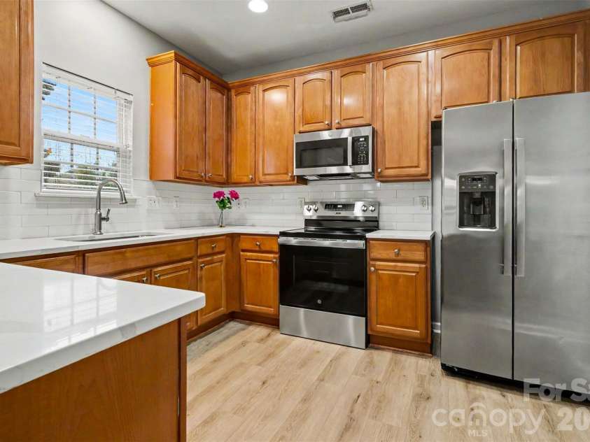 17507 Westmill Lane, Charlotte, NC 28277.  MLS# CAR4379996, YatesRealty ID 25398. 