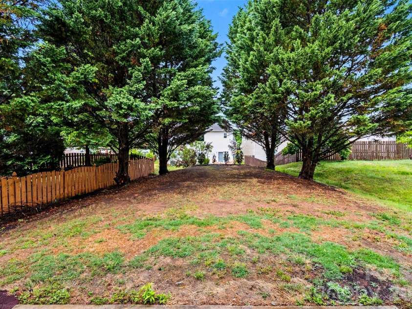 17507 Westmill Lane, Charlotte, NC 28277.  MLS# CAR4379996, YatesRealty ID 25398. 