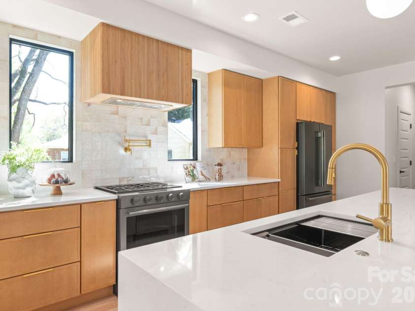 1814 Logie Avenue, Charlotte, NC 28205.  MLS# CAR4360863, YatesRealty ID 25399. 