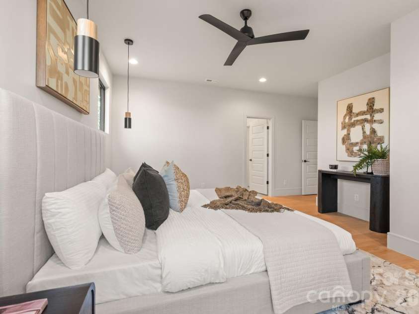 1814 Logie Avenue, Charlotte, NC 28205.  MLS# CAR4360863, YatesRealty ID 25399. 