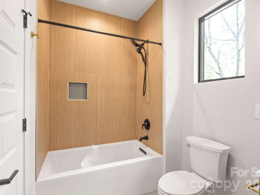 1814 Logie Avenue, Charlotte, NC 28205.  MLS# CAR4360863, YatesRealty ID 25399. 