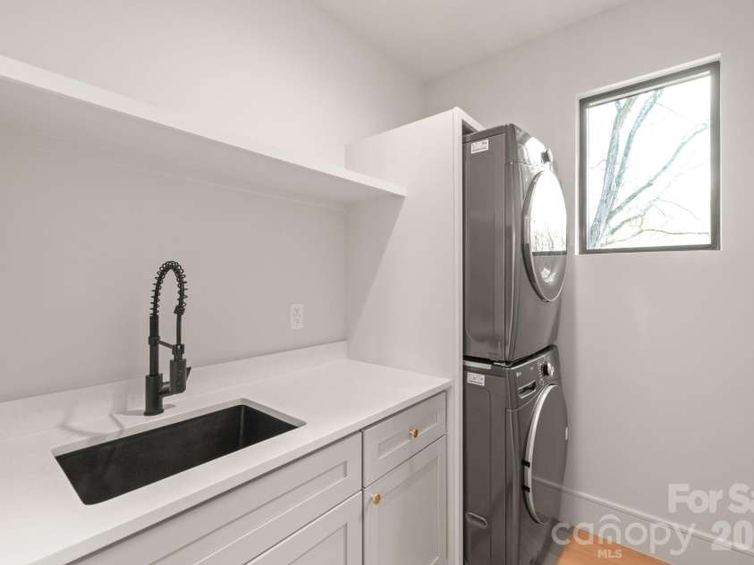1814 Logie Avenue, Charlotte, NC 28205.  MLS# CAR4360863, YatesRealty ID 25399. 