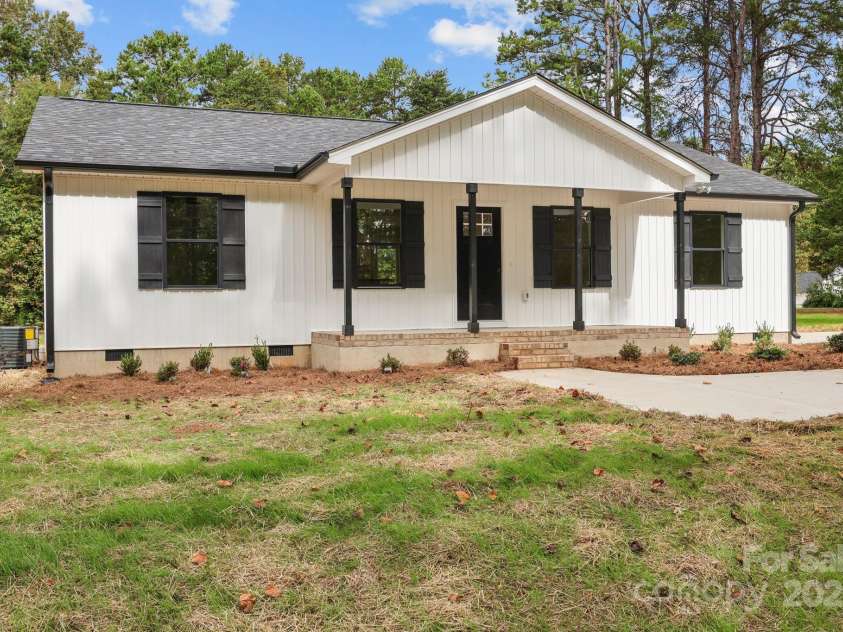 2218 Mooresville Road, Salisbury, NC 28147.  MLS# CAR4311314, YatesRealty ID 254. 